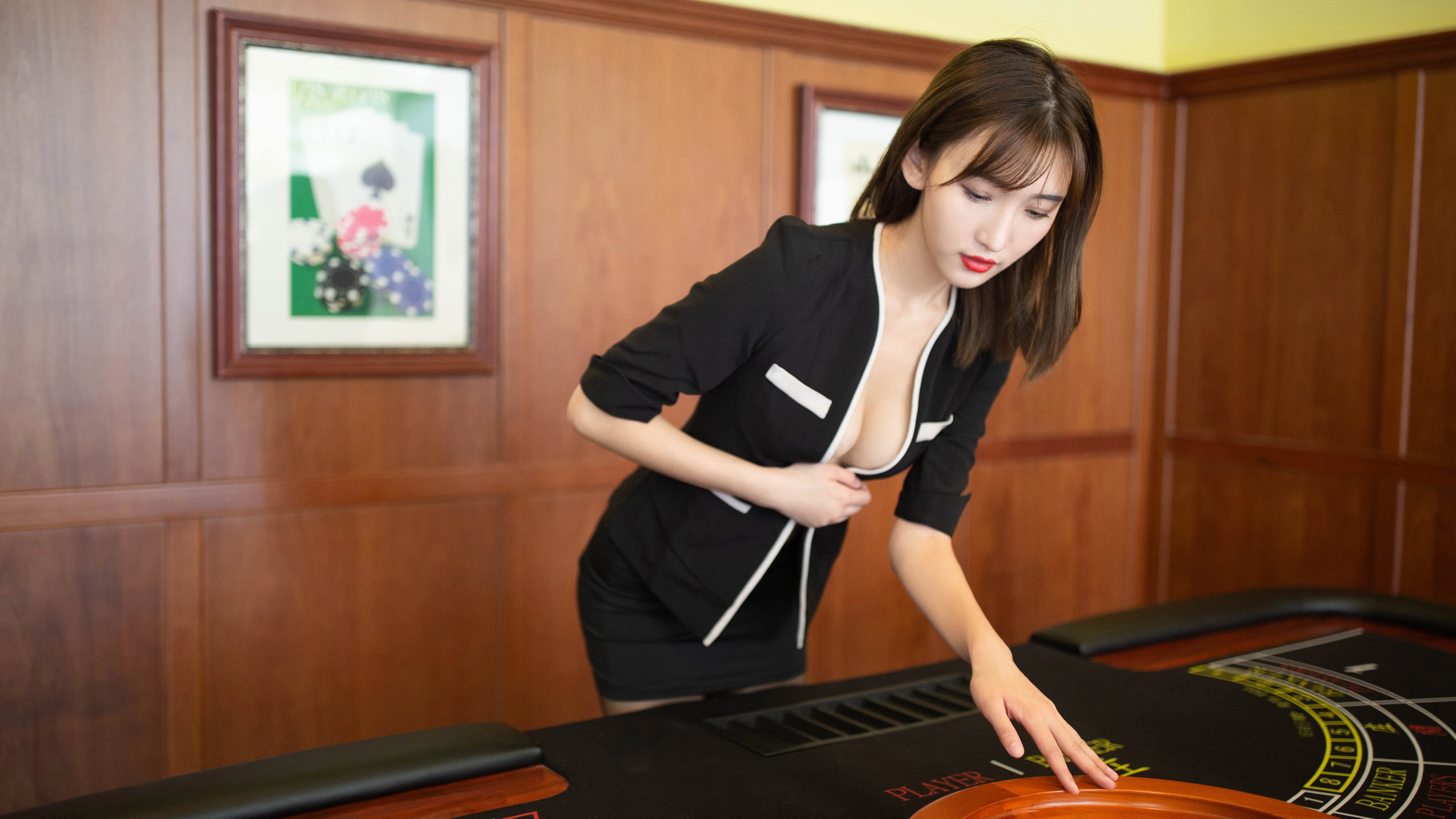 “德甲豪门鏖战到底,冠军悬念今日揭晓”,德甲巨星