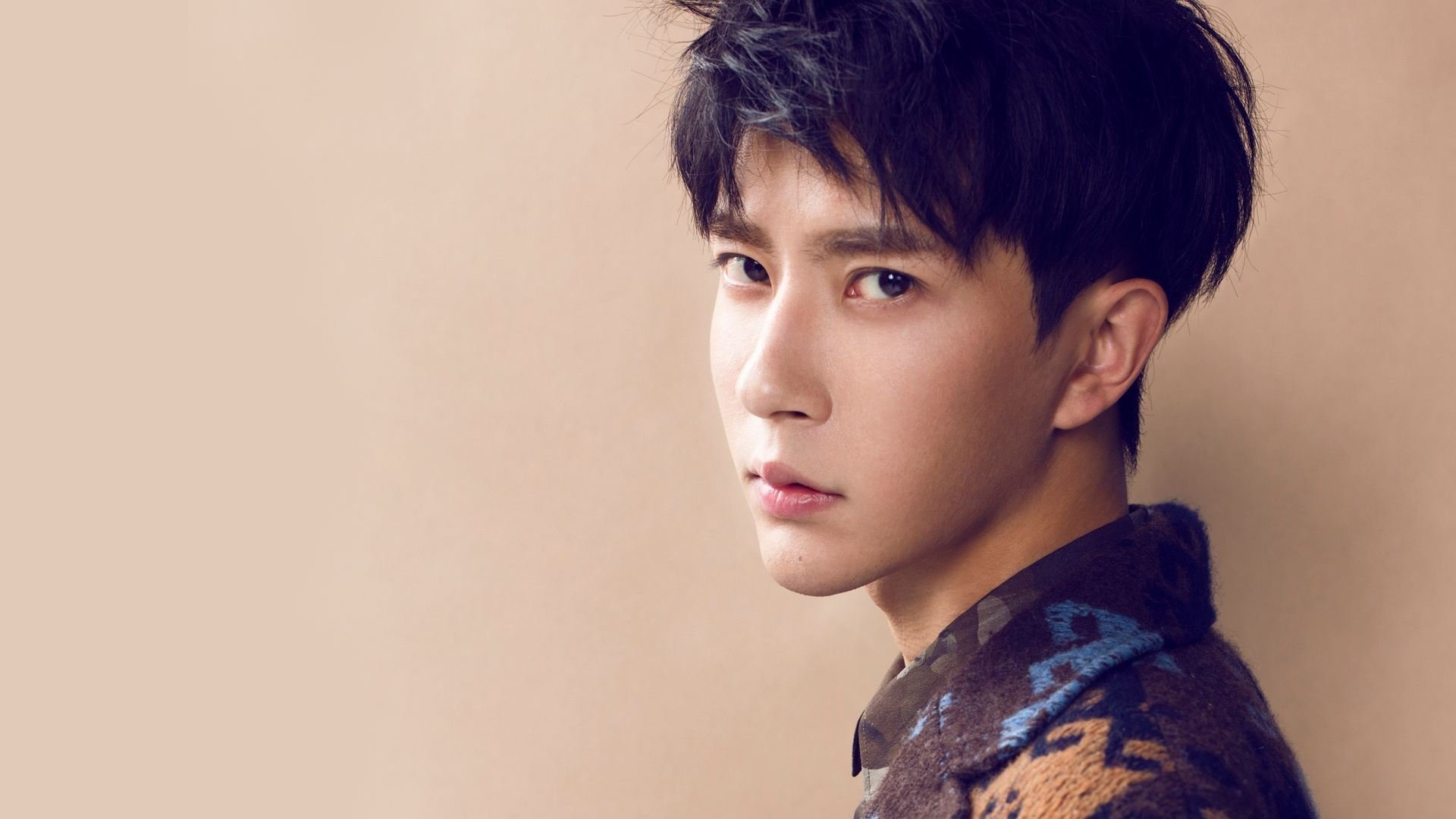 《电竞冠军背后的团队支撑:幕后英雄谁与争锋?》,电竞职业选手冠军