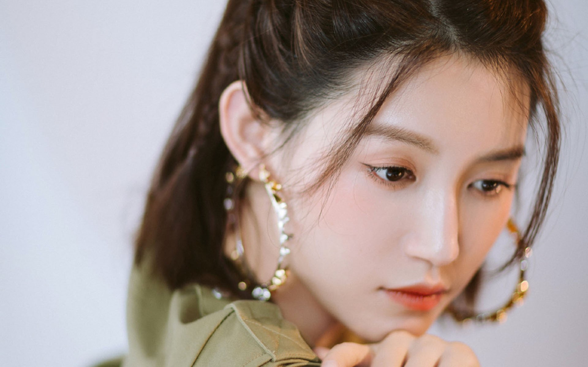 中国队门将费尔南德斯在巴黎奥运会上展现出高水平的扑救能力，费尔南德斯女单