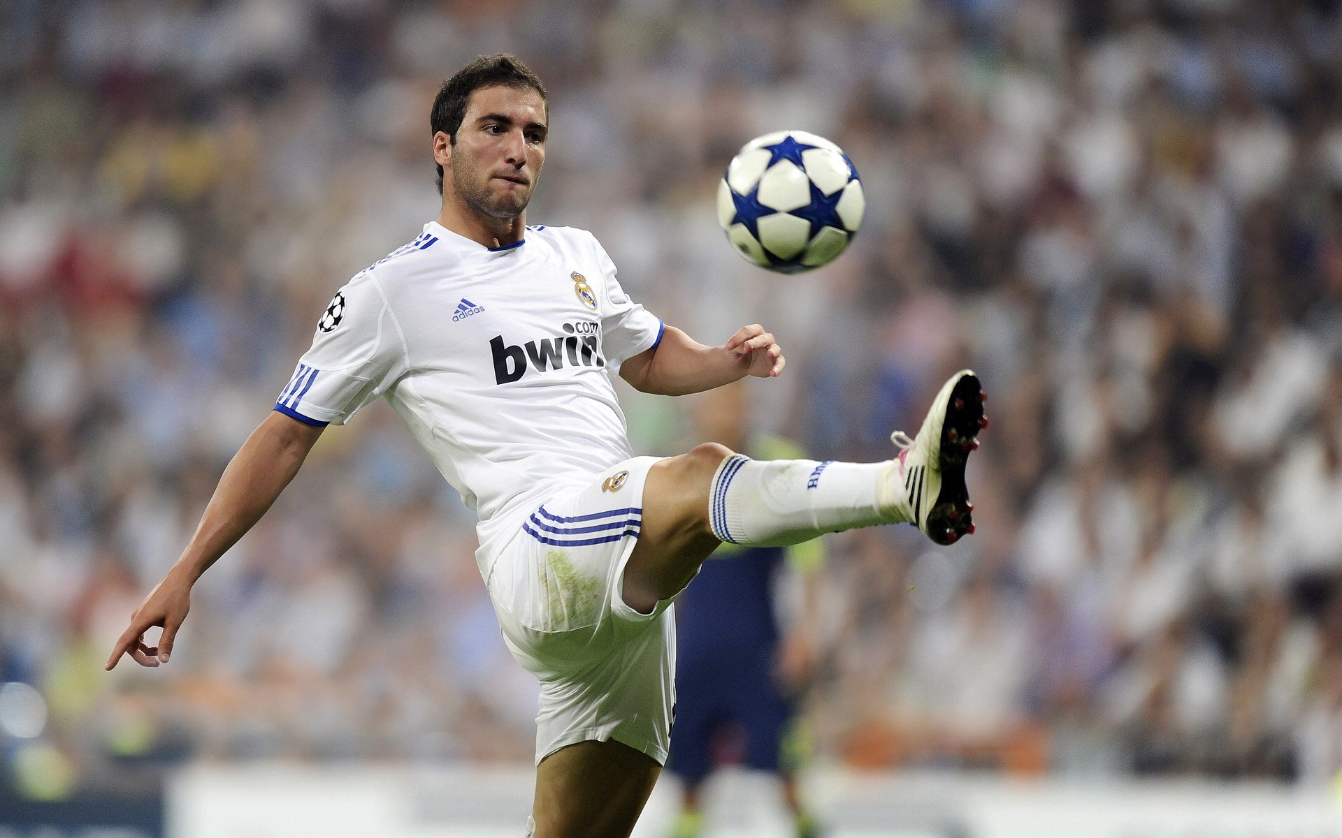 布鲁诺·卡博克洛(Bruno Caboclo)在巴黎奥运会小组赛中表现出色,带领巴西队击败日本队