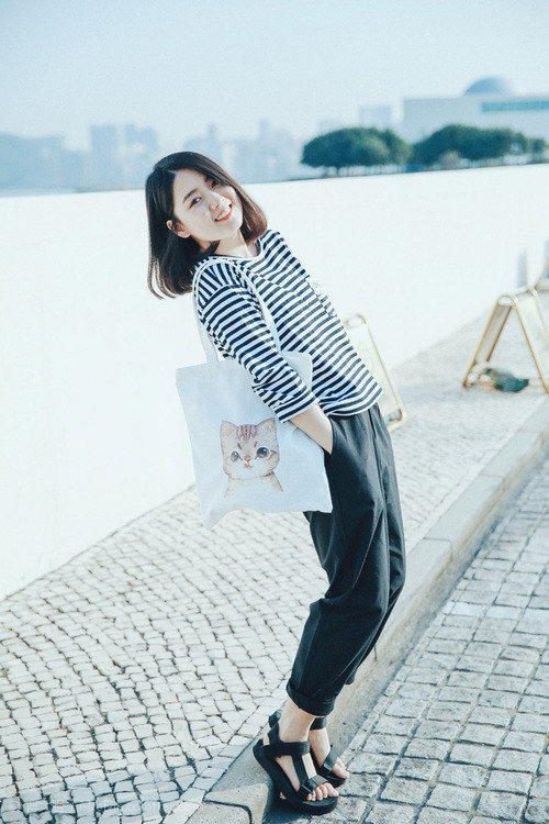 爱游戏体育（AYX）官方APP下载-英超：曼城在补时绝杀曼联，争冠格局再起波澜，英超联赛曼城vs曼联比赛结果