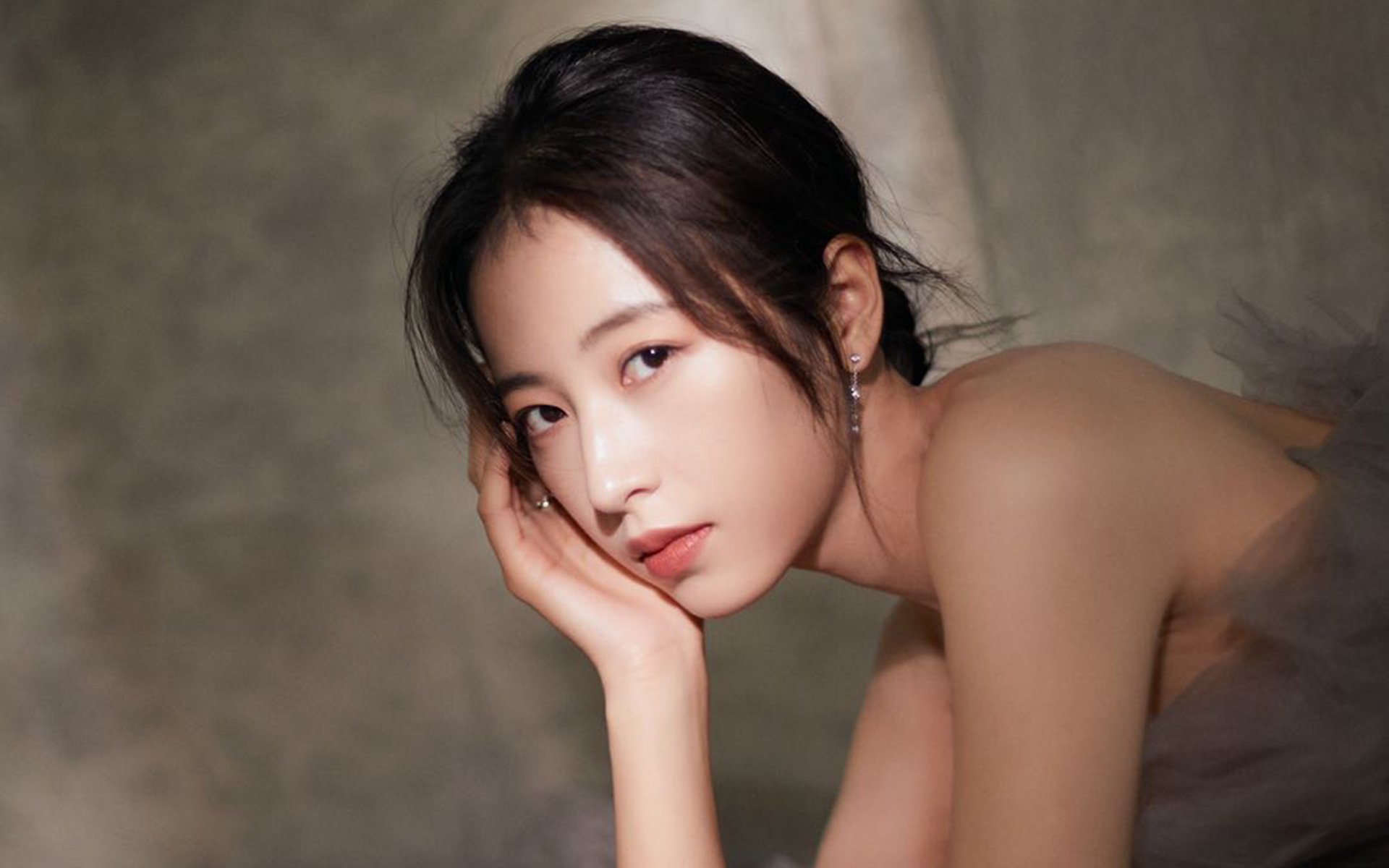 英超乱战，比分3-3，双方核心球员各展神通，关键数据：传球成功率超90%