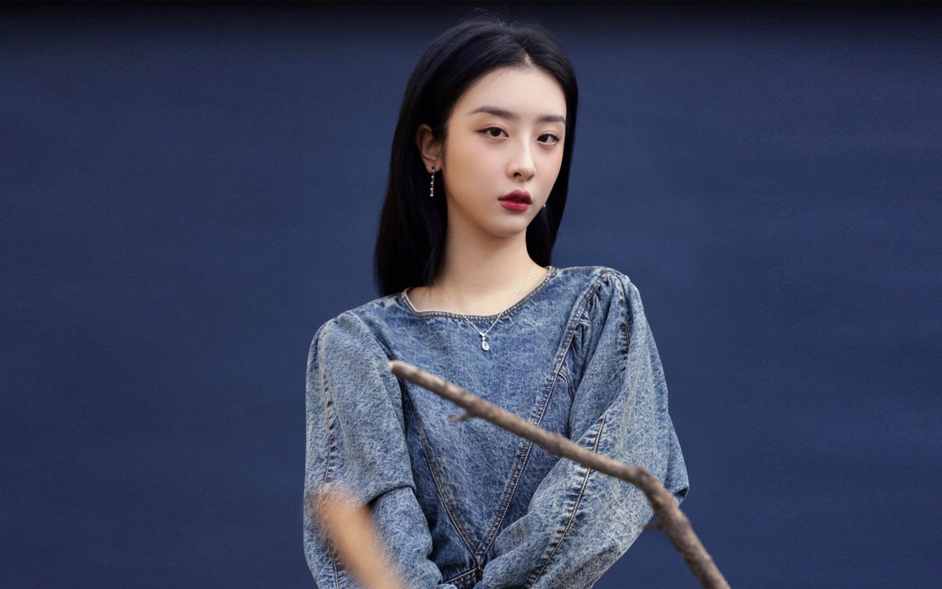 英超裁判争议事件频发，影响联赛稳定，英超裁判年龄限制