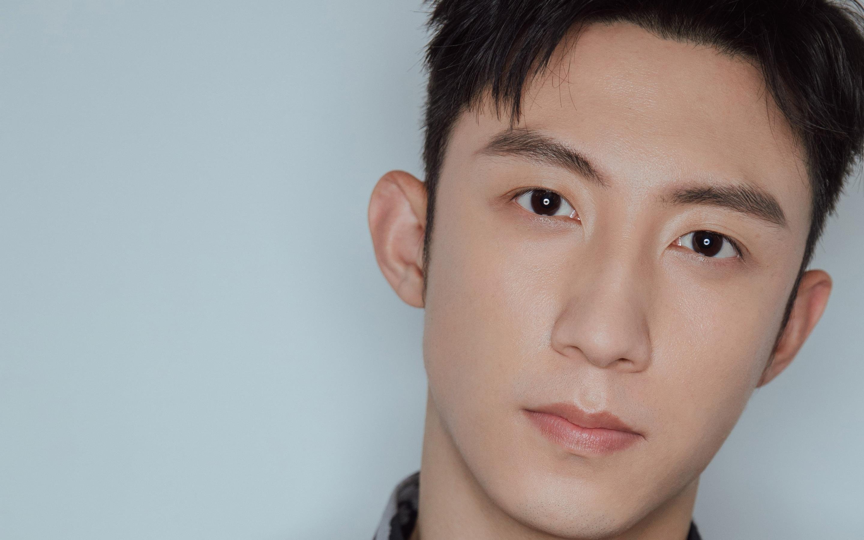 爱游戏登录入口-上海上港球员贡献关键进球，帮助球队取胜，上海上港球员照片