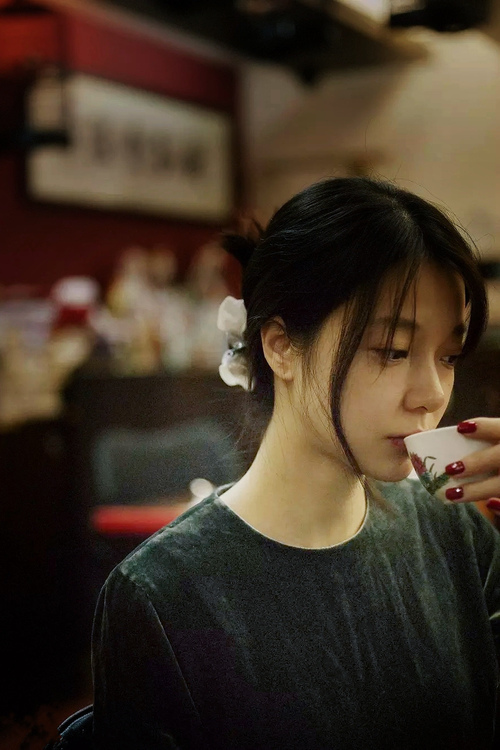 足球运动参与人群年龄结构日趋年轻化,足球分类及使用人群