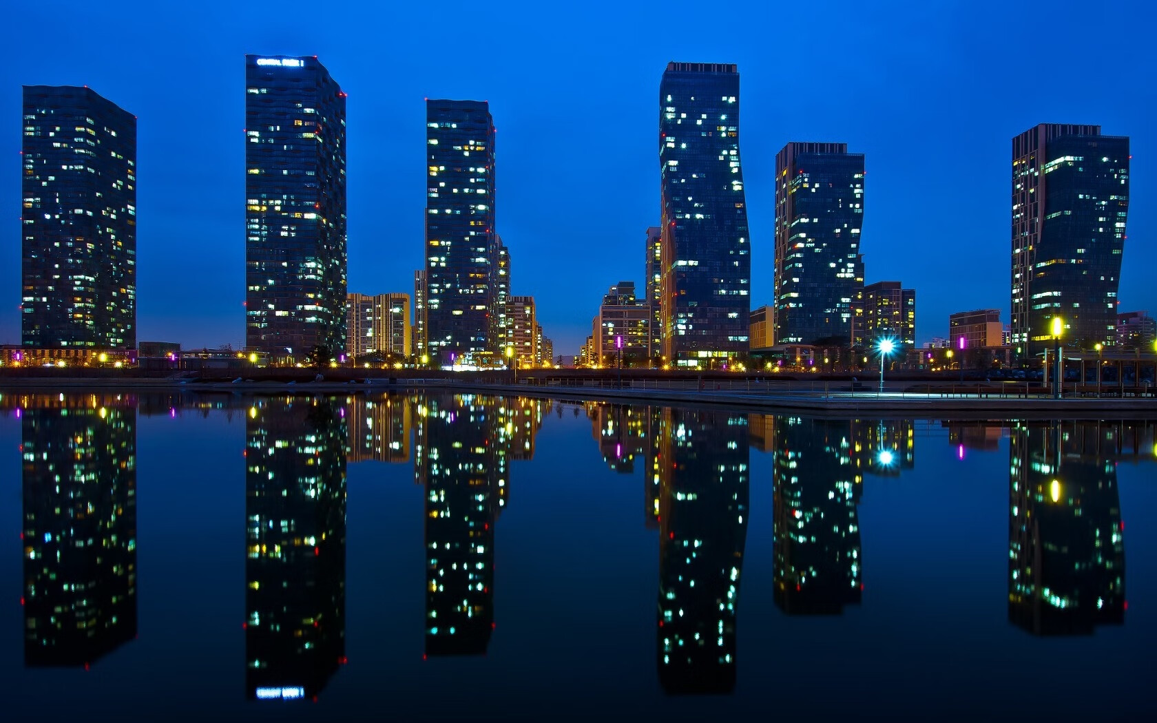 奥斯汀马刺新秀突破表现亮眼,马刺签下奥卡福